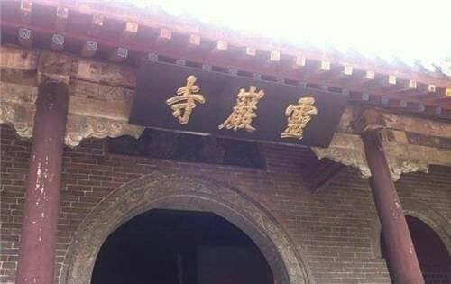 灵岩寺，有形象彩塑，有动人传说，游泰山不至灵岩不能成其游也