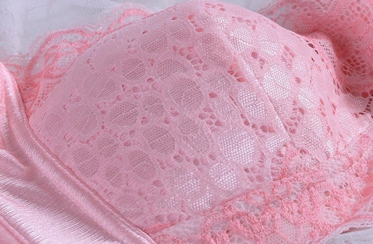 “薄纱蕾丝”女人的终极武器，不媚不俗，性感得刚刚好