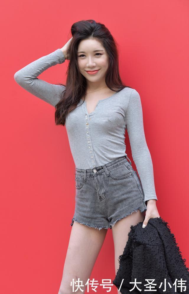  美女|美女街拍：穿“恨天高”还不解气，用钢锯把鞋头锯掉，露出3个半脚趾