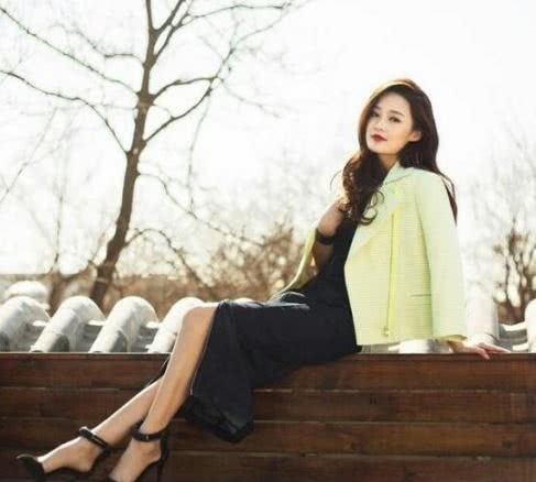 李沁真聪明，当女星穿裙子在红毯争艳时，她穿裤子惊艳全场