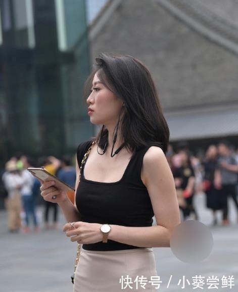 「美女」掇影: 美女, 出门在外, 请注意你的穿着