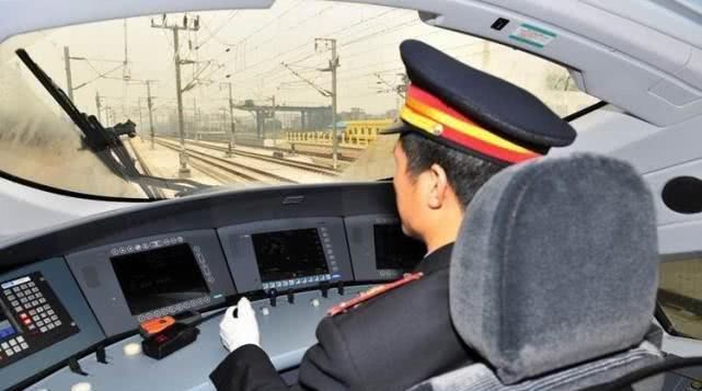  「辞职」高铁司机年薪不高，为何很多老司机不想辞职？老司机：