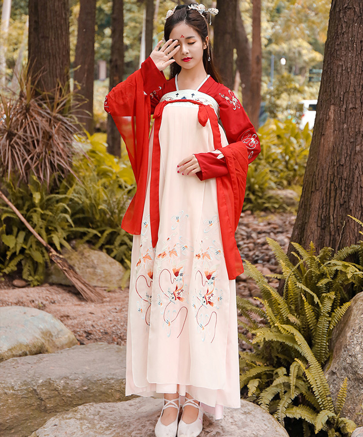  「古韵」穿汉服太显古韵, 微胖女人也可以穿出高贵感, 让人心动又着迷