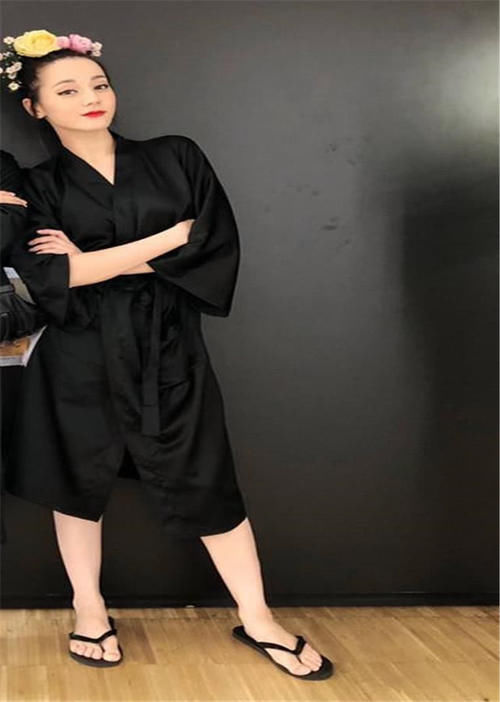 『迪丽』女星睡衣秀：杨幂少女红、宋茜苹果绿、杨紫星空蓝，唯独迪丽热巴最奇葩！