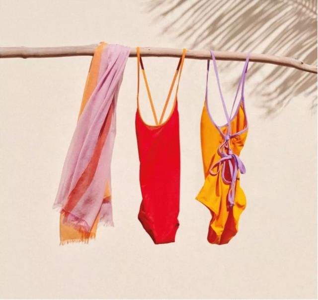 穿泳衣只是为了游泳?知识女性有自己的泳装格调