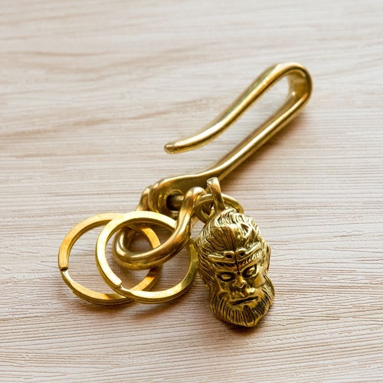 老公说:少抽两盒中华烟，也要买下这黄铜小物，看上去帅的不得了