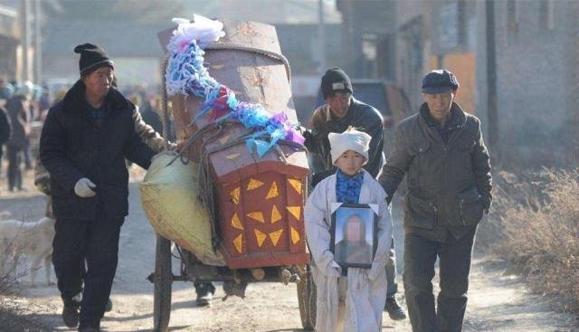 2019年，老人离世可以领2份补助，农民别傻傻的还不知道了