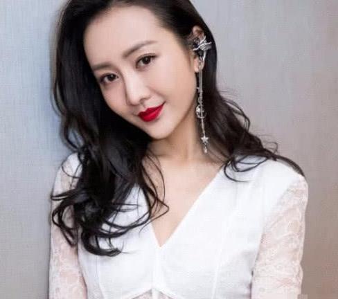 一般人想不到的穿着，大美女王鸥却做到了，真的好漂亮