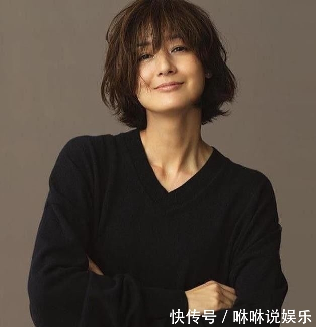 「日本」抗老可以用“穿”来应对,50岁日本模特富冈佳子用行动完美诠释
