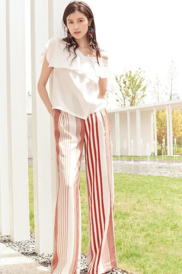 何穗脖子以下全是腿,还嫌不够要显瘦,配个帽子暴击吃瓜群众!