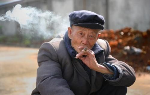  #补贴#农村60岁以上老人注意了，可以领到这些补贴！每人几千块