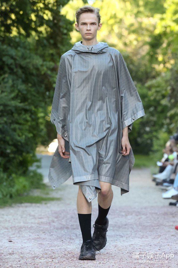 关于一场“逃离、隐世、战斗”的时装大秀!