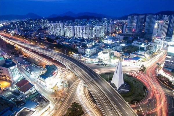 一国开挂般的发展速度，27年GDP增长107倍，直接变发达国家！