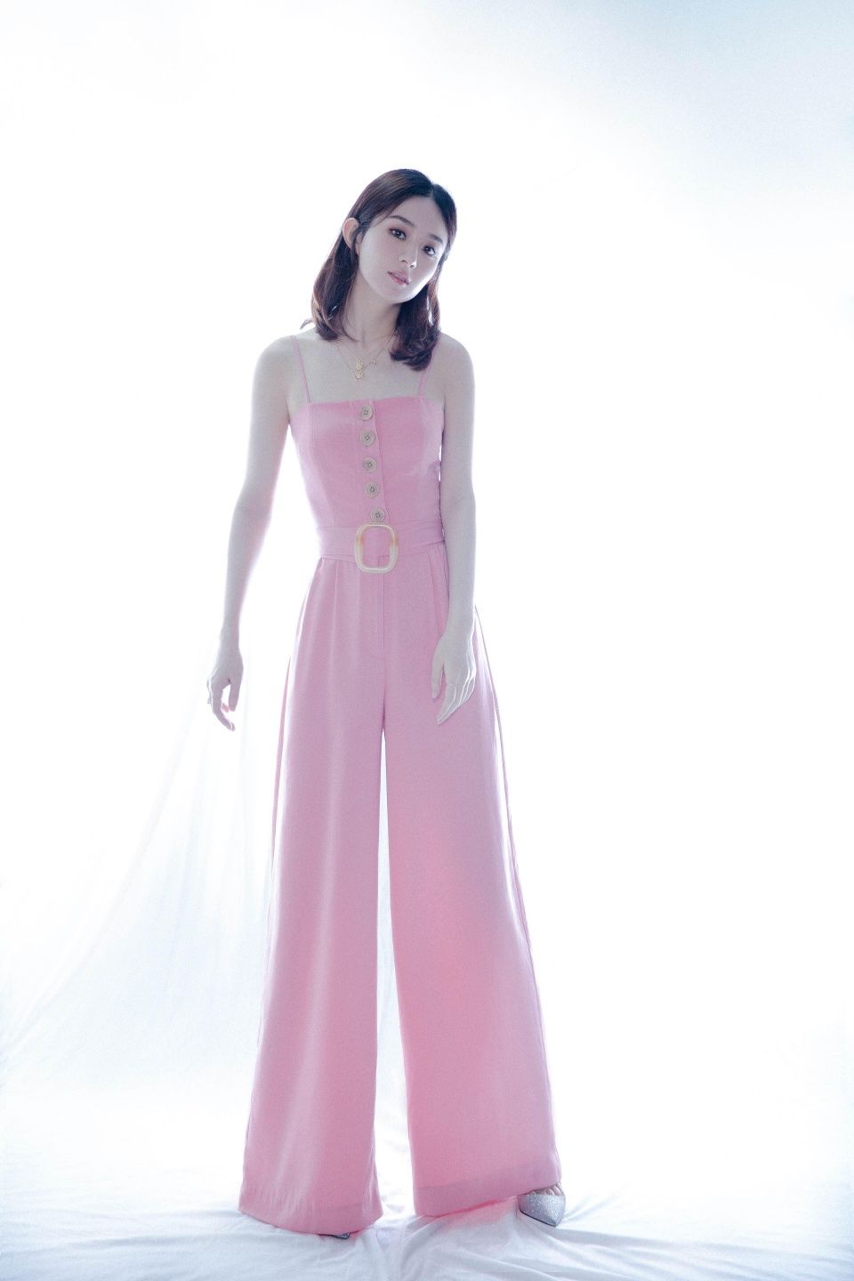 本以为杨幂是最会穿粉色的明星，但看到热巴才知道谁是人间水蜜桃