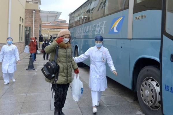  集体：上海34名新冠肺炎患者集体出院 其中有2个孩子