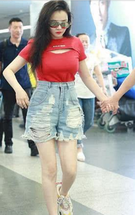 有一种短裤叫冉莹颖的短裤，不仅仅短，而且你一件也穿不了