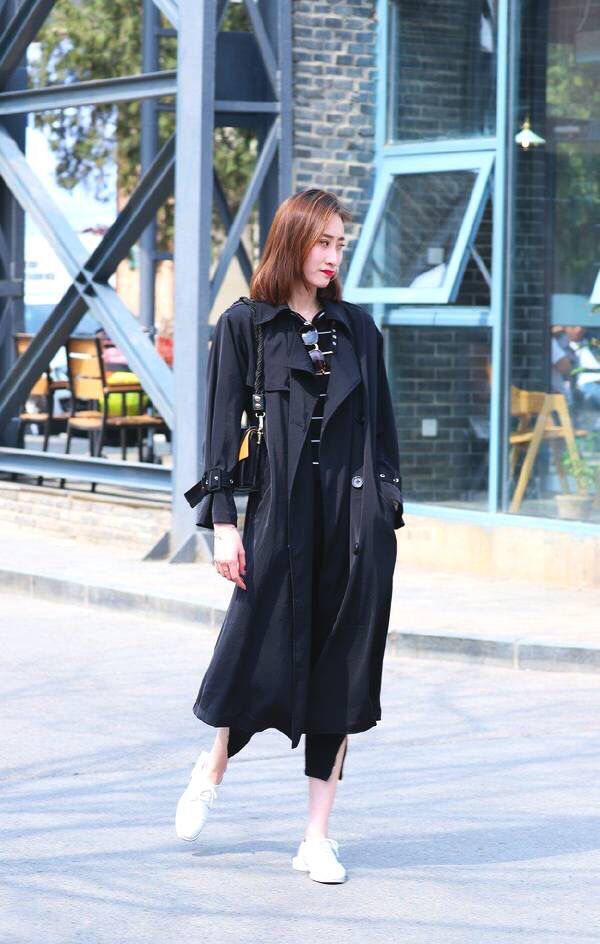 北京三里屯时尚街拍，看看雨后夏季行走在大街上的那些美女