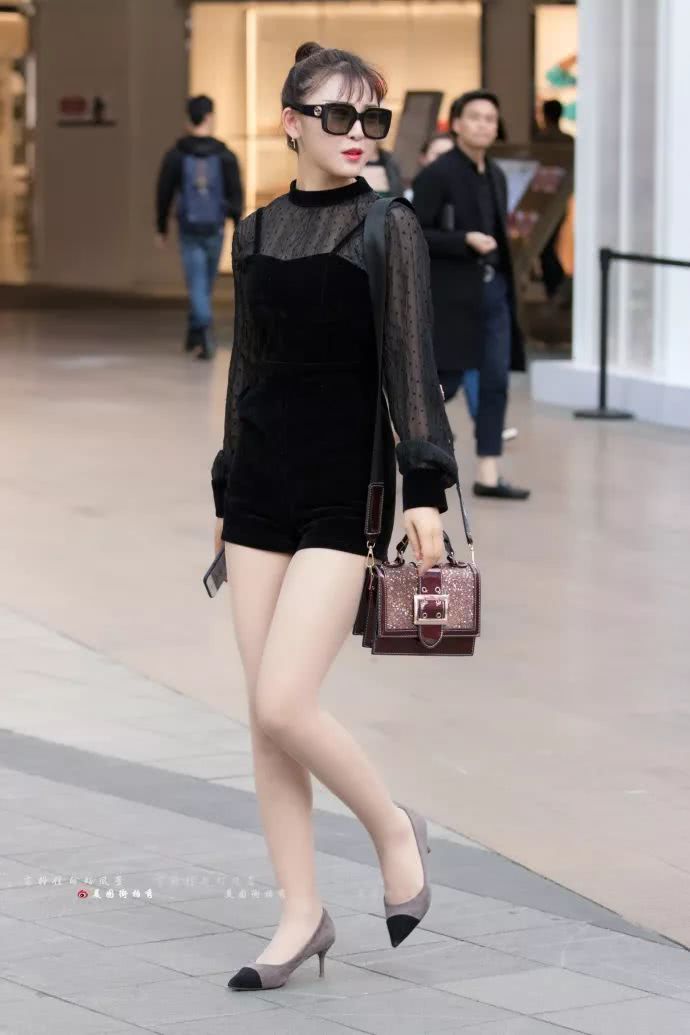 街拍：又仙又美的小姐姐，简约舒适，气质女神太养眼