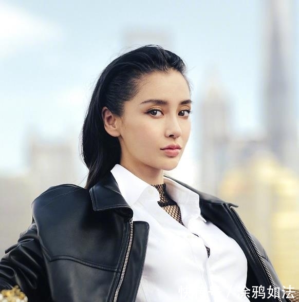 『时尚』“单穿”衬衫已经失宠了!今年流行的是“叠穿”,简约时尚又高级