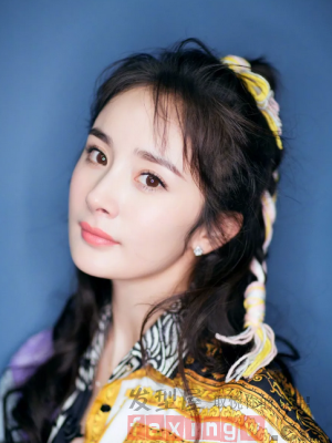 气质卷发怎么扎更好看?这几款发型快来了解一下