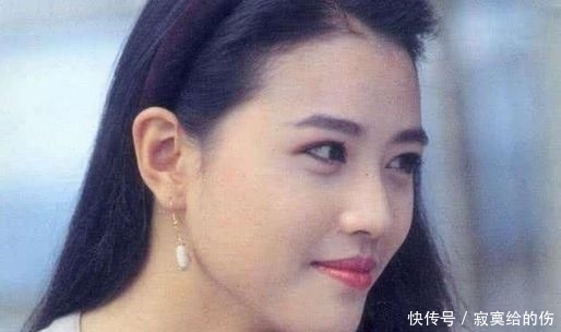  「合照」林心如和周海媚22年前合照，林心如一口龅牙，周海媚美得窒息