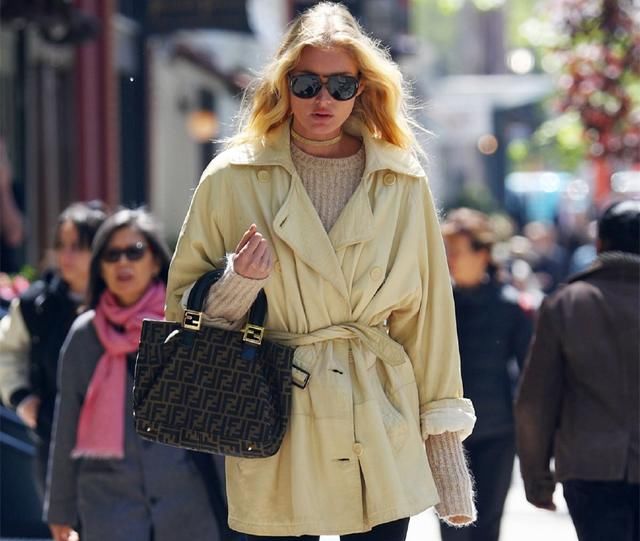 肩宽女生出门少穿这四种衣服，特别是第二种，不仅显壮还显胖