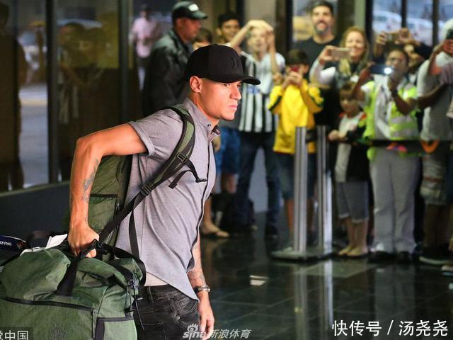 辟谣!巴西队遭球迷围攻是假新闻,砸的是前总统