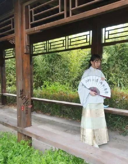 『宠妃』“你是什么绝世宠妃?!”汉服女孩也太仙了…