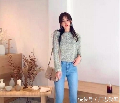  [气质]紧身牛仔裤的穿搭，显高挑的同时更修身，显得帅气又生动