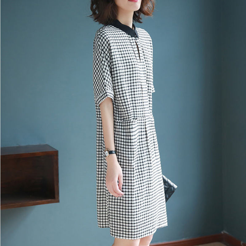 妈妈49岁，出门从不穿阔腿裤!只穿这洋气裙子，比旗袍甜美减龄