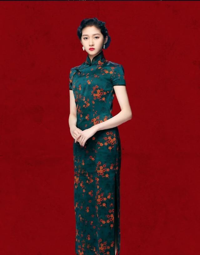  #性感#现在的女人真会穿,这样性感的旗袍直接穿上了,不过真好看