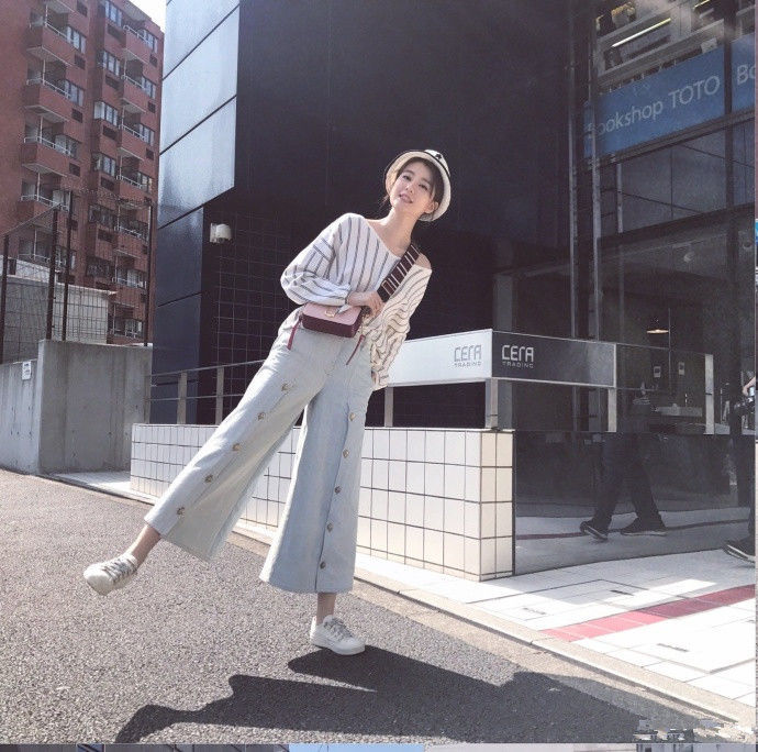 乔欣越来越放得开了！开叉裙穿出时尚新高，大长腿好惊艳！