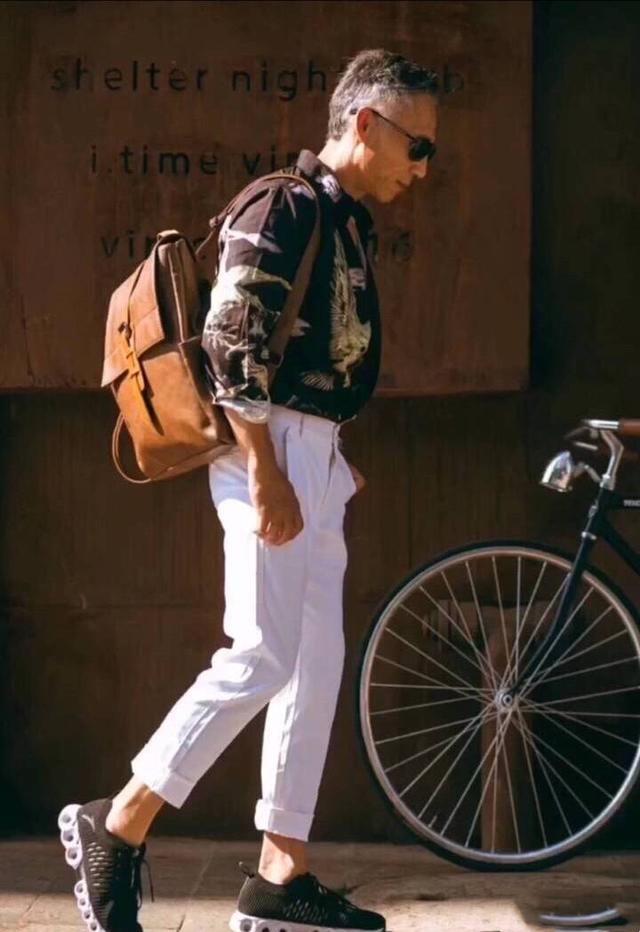 六旬中国大爷一夜爆红米兰时装秀，圈粉无数，秒杀网红小鲜肉