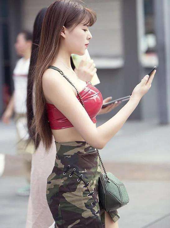 街拍：看小姐姐们怎么穿既时尚又性感