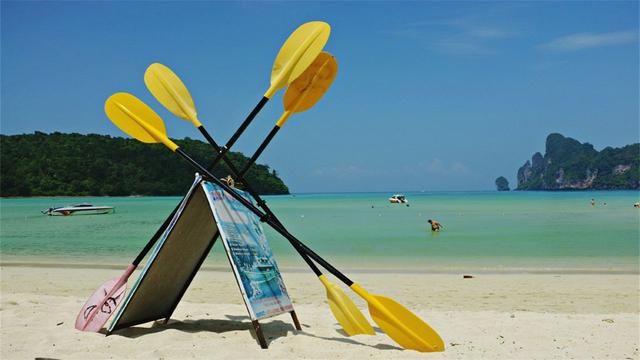 去泰国游玩，为啥女孩递过来的手帕不能碰？听听导游怎么说