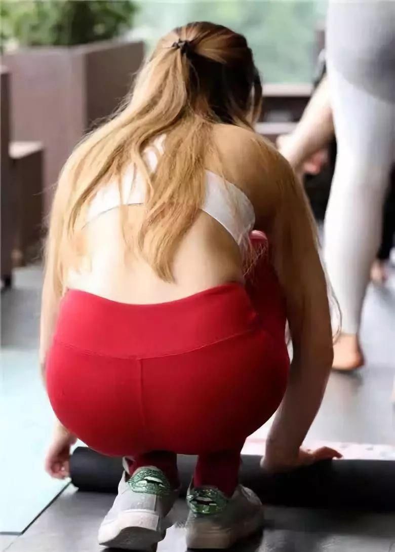 街拍:爱健身的辣妈，家庭幸福美满!