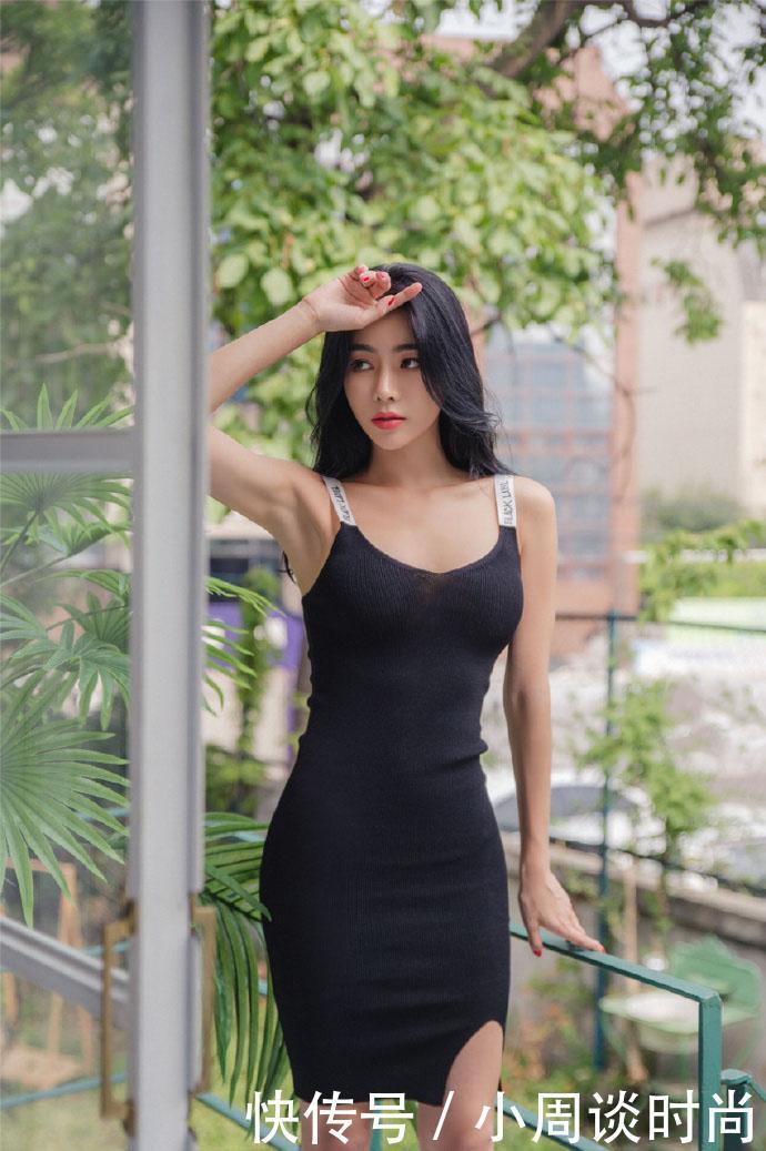 街拍:紧身裤可以衬托出美女迷人身材,更能呈现女性优雅魅力!!