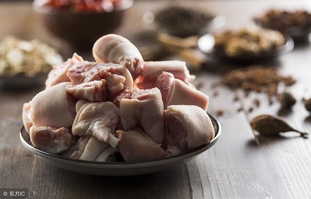 在农村集市上有很多超大号猪蹄子，这些猪蹄都是什么猪的蹄子呢？