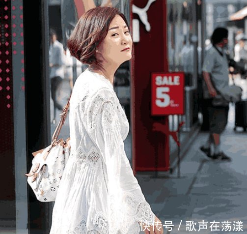 街拍 黑丝透视裙性感, 一双白皙大美腿看不够!