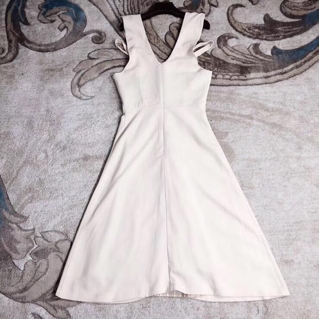 2018新款吊带抹胸压褶礼服裙，上身浪漫性感，优雅大气名媛范十足