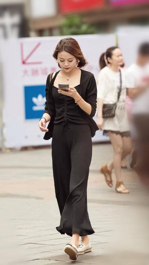 武汉街拍 九翘三弯的大姐姐 洋气十足又女人味