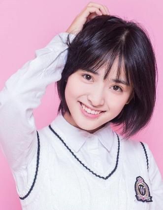 沈月清纯又可爱，穿衣也非常耐看呢！