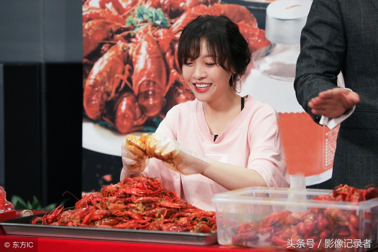 95斤美女1小时吃千只小龙虾，吃怕自助餐老板，月薪全花在吃上