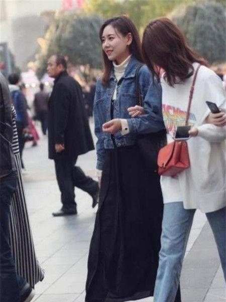 [ 美女]秀出优雅姿态，优雅时尚的街拍：身材一级棒的美女