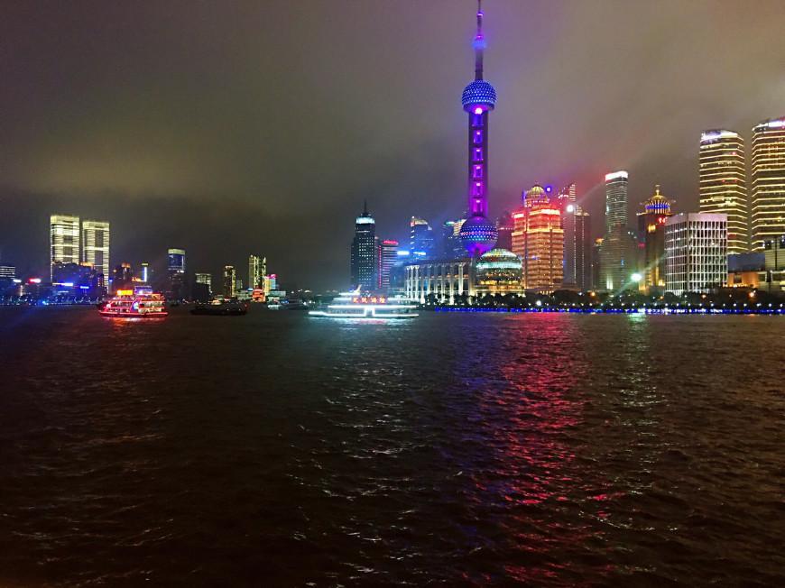 魔都—上海 雨中的外滩夜景