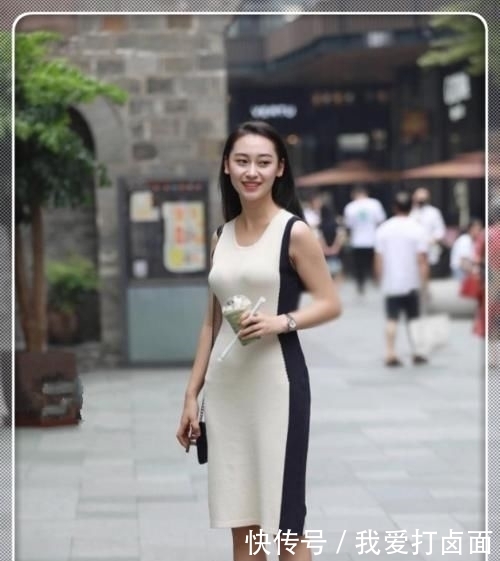 『 气质』高贵时尚有气质,整体活力感满满,小姐姐搭配双拼色连衣裙
