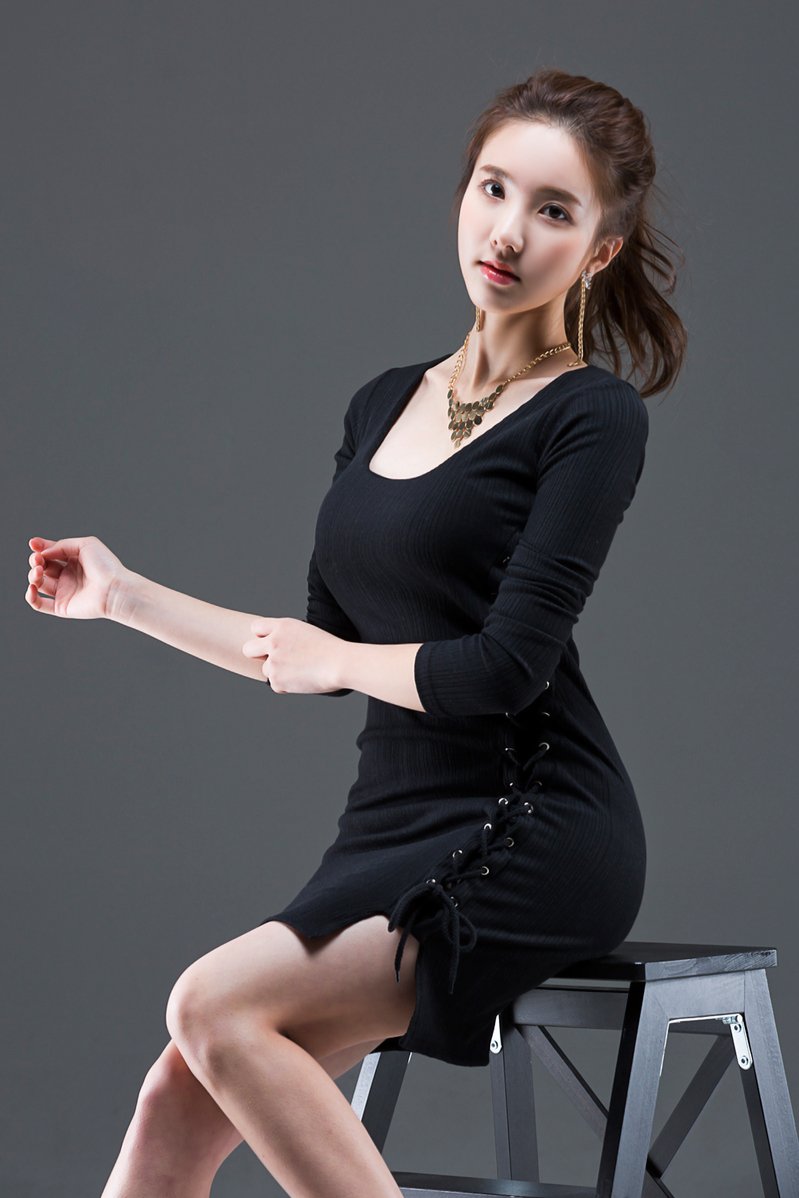 天穹埃文茅斯侧面系带连衣裙