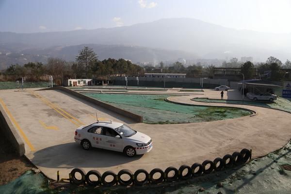 巧家实现小型汽车驾照全科目考试