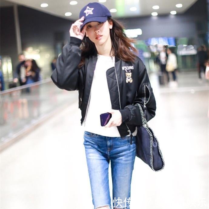 陈都灵瘦得过分, 这么小的牛仔裤都穿不满, 网友: 两根竹竿!