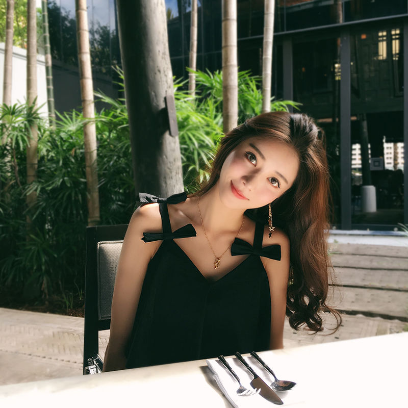 上身丰满的女人就穿紧身裙子，凹凸窈窕，魅力爆棚